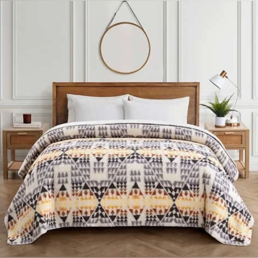 Pendleton Arrow Point Design Sherpa  Fleece Full Blanket
